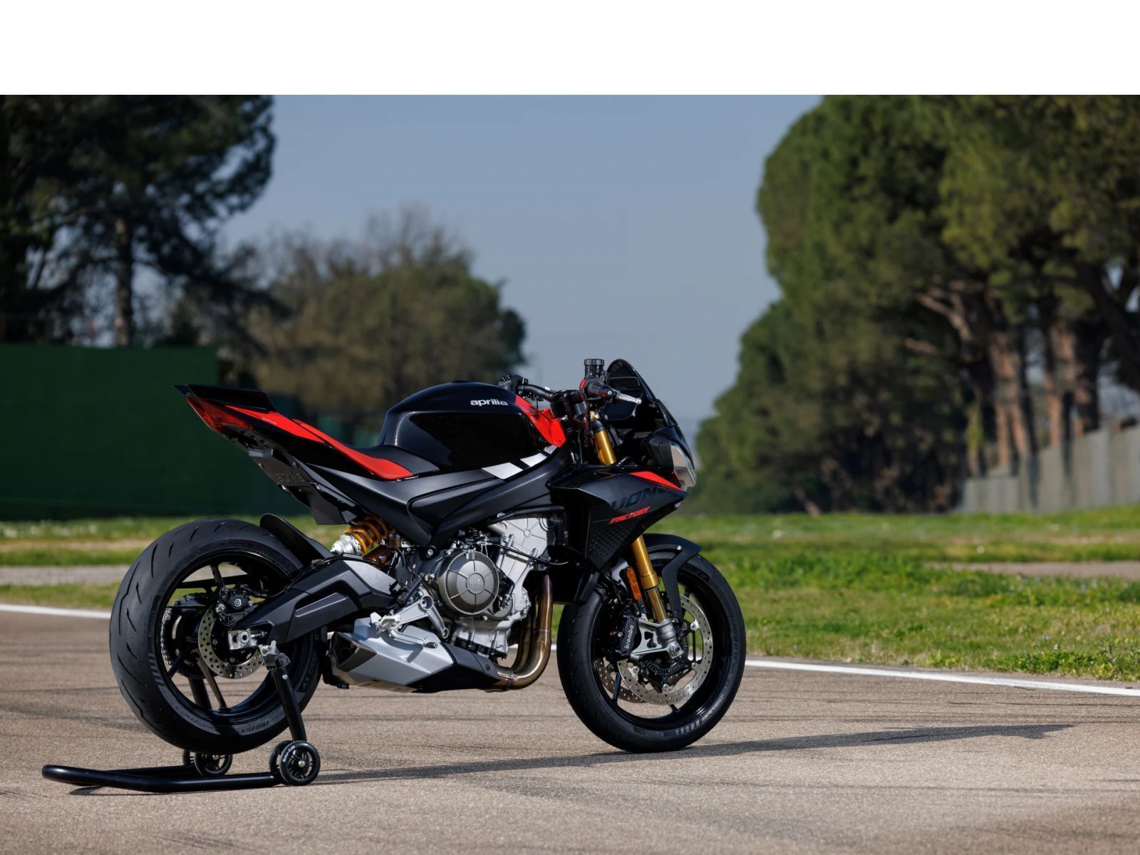 Мотоцикл APRILIA Tuono 660 Factory (DARK BANSHEE) 2026